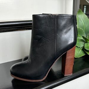 New w/ tags Vince Camuto Genuine Leather Ankle Boots Block Heel Booties 9.5